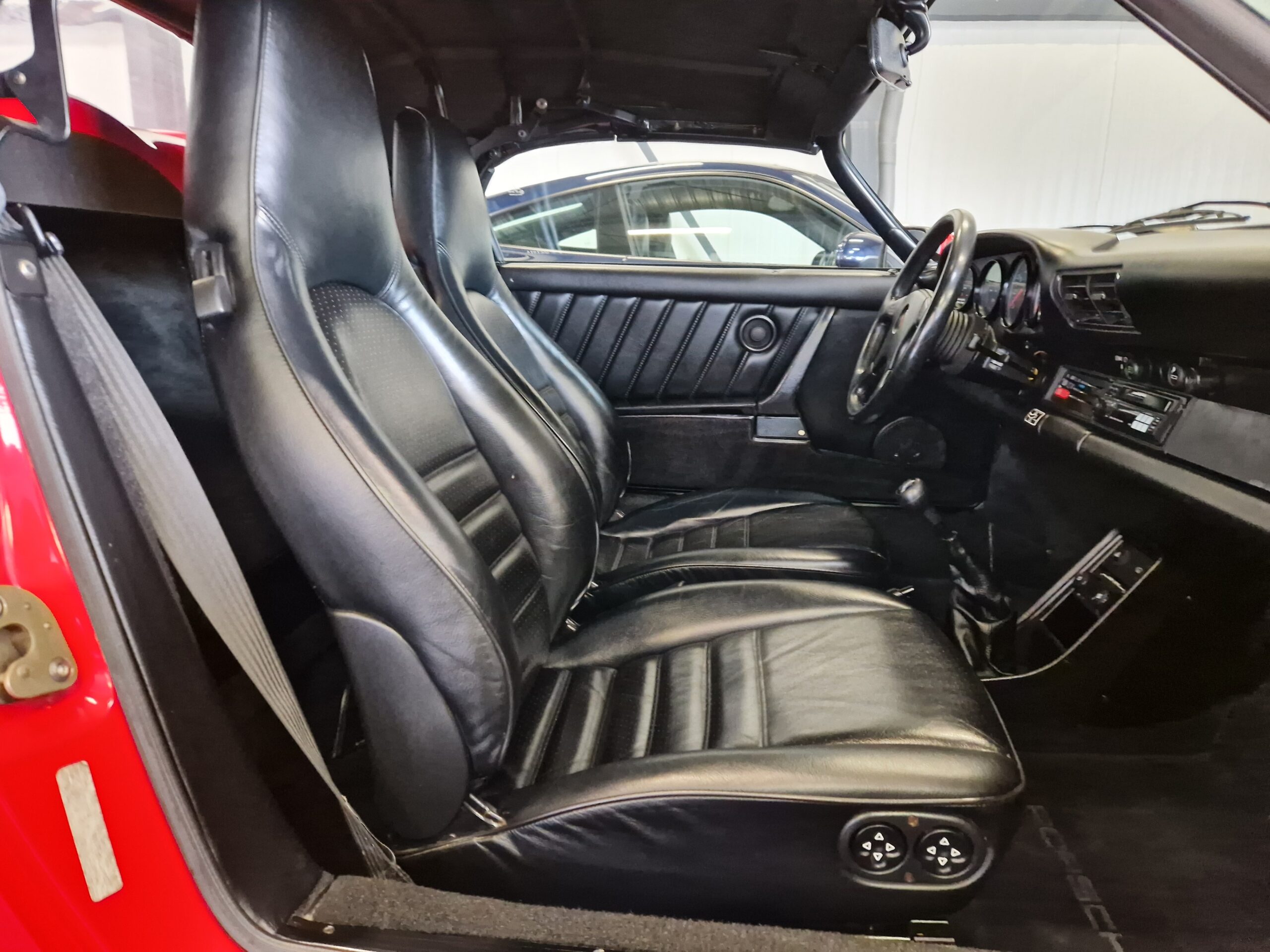 PORSCHE CARRERA 3.2 SPEEDSTER – Image 15